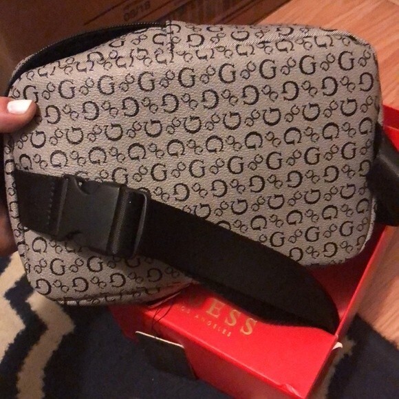 Guess crossbody belt bag - Picture 7 of 7